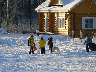 Коттеджи *Снегурия* на берегу лесного озера