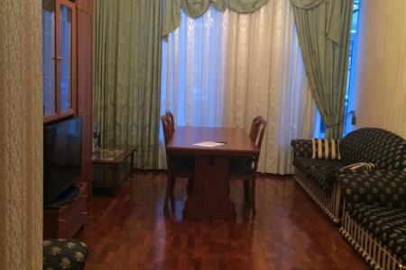 очаровательная уютная трехкомнатная квартира у метро Невский проспект посуточно