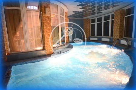 Элитный коттедж на роскошном лесном участке с бассейном, банкетным залом до 50 человек