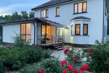 Праздничный коттедж, 320 м²