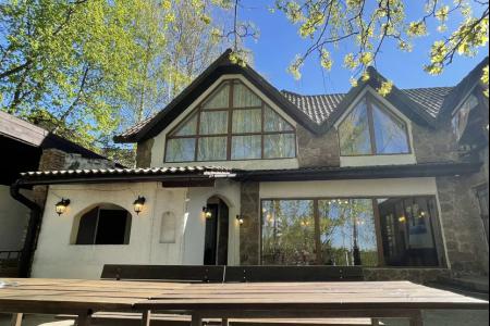 Дом 170 м² на участке 5 сот.