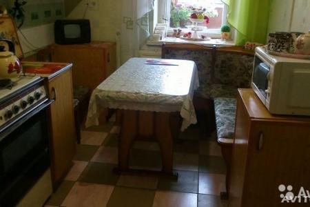 трехкомнатная квартира возле торговых точек