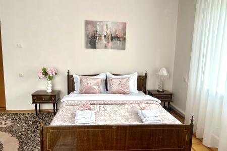 Шикарный дом не далеко от Собора и парка