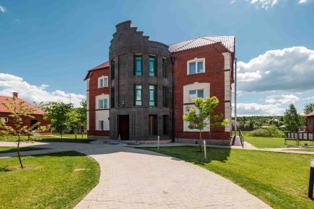 Уникальный Лофт с выходом к водоёму, банкетным залом, аквапарком с водной горкой и баней на дровах