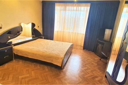 Двухкомнатная квартира с видом на Набережную и озеро