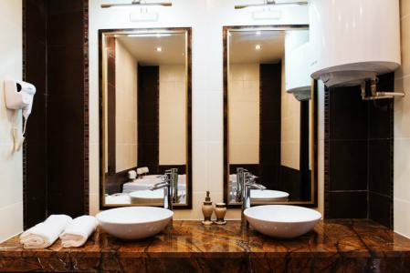 Элитная квартира с дизайнерским ремонтом и двухместной джакузи