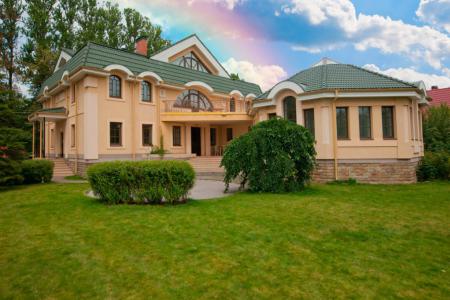 Роскошный коттедж в Павловске. Каминный зал, 2 бассейна, сауна, бильярд.