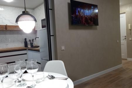 Трехкомнатная квартира с видом на площадь Победы