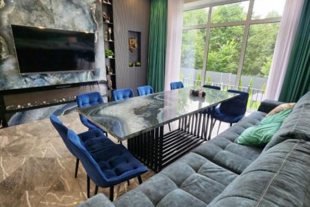 Коттедж с баней и бссейном в дизайнерском современном исполнении