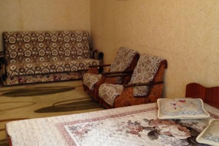 теплая, уютная однокомнатная квартира возле Ледового Дворца;