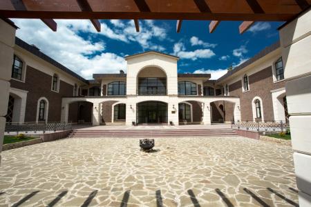 Большое Сареево роскошный особняк для свадьбы, отдыха посуточно. Просмотр. 16 спален. Зал, шатёр.