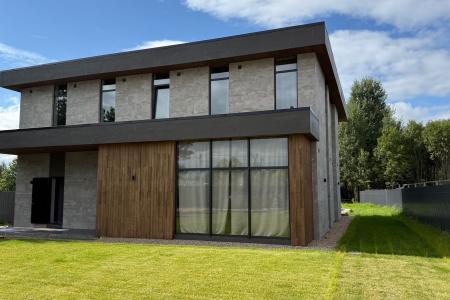 Супер лофт с панорамной гостиная, большой открытый бассейн с террасой, сауна