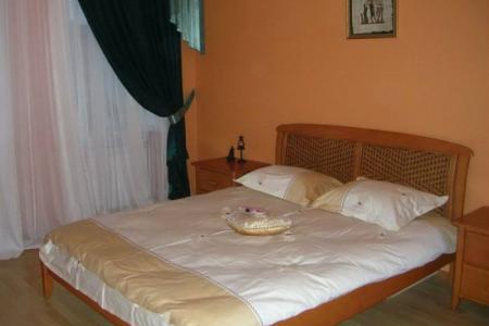 Сдам двухкомнатную квартиру район Театральной площади ПОСУТОЧНО