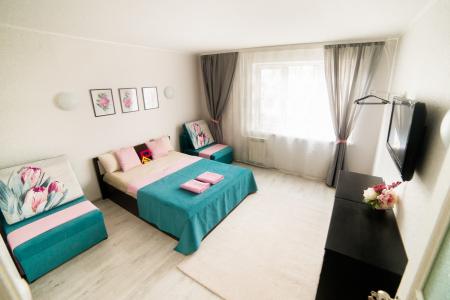 Евре-Трешка на С. Дерябиной 51- удобный выезд во все районы-9 спальных мест