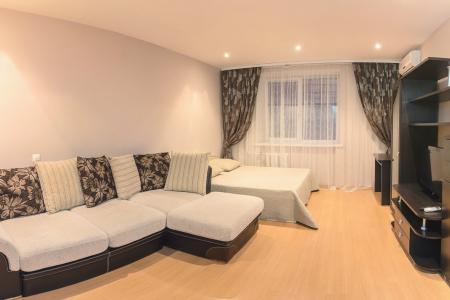 Комфортная однокомнатная квартира с новым ремонтом, расположена в спальном районе не далеко от центр