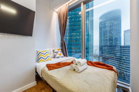 Панорамная студия в Москва-Сити с видом на башни и город