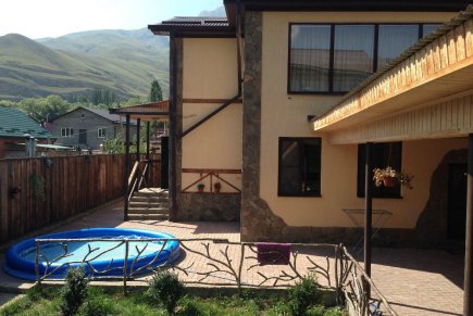 Уютный коттедж 140 кв.м с отдельным двором в В.Фиагдоне (с.Урикау)