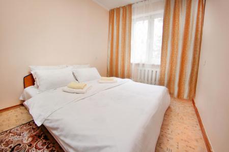 Просторная и по домашнему уютная 2-х комнатная квартира в центре Алматы