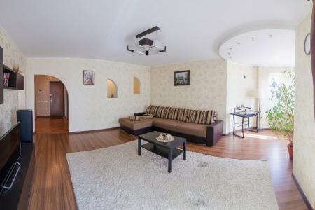 2-х ком кв .Цурюпы 145( Остановка Центральный рынок)