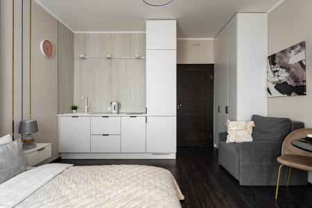 Студия с видом на город