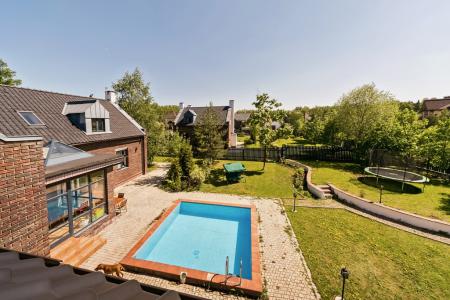 Можно проводить шумные мероприятия в большой гостиной зоне