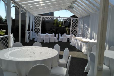 Свадебная усадьба с летним шатром до 80 мест,озеленёный ланшафт двора.