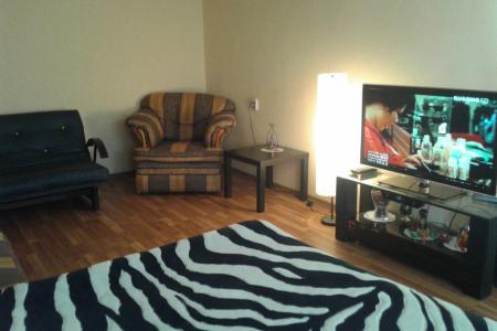 Посуточно двухкомнатная благоустроенная квартира