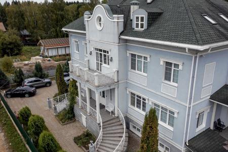 Загородная усадьба со своим причалом для свадеб и мероприятий