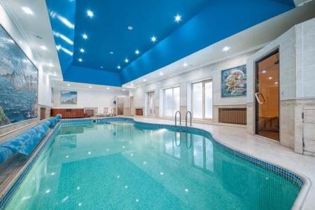 Коттедж на сутки Химки. С большим залом и БАССЕЙНОМ. Аренда без комиссии. Скидки. Выгодно! Показ!