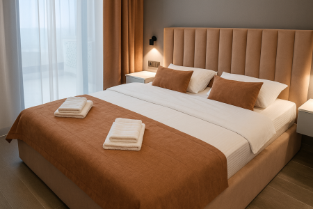 Стильная студия в центре Ялты с бассейном, который работает круглогодично!