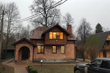 Дом по Новорижскому шоссе на берегу  Москва-реки