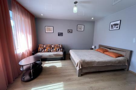 Дом с мангалом в центре