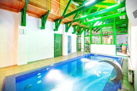 Дом с бассейном  недалеко от Москвы