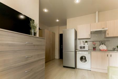 Удобное расположение, весьма демократичная цена, всё абсолютно новое.