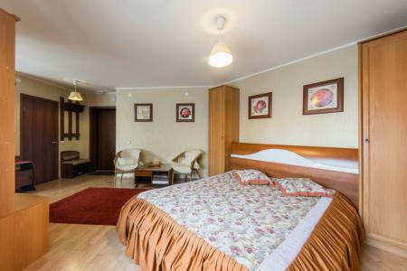 Дизайнерская квартира-студия в новом доме рядом с метро