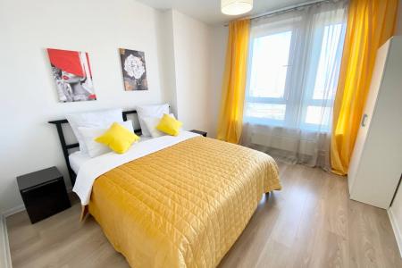 Просторная трешка у метро Sunny Days Apartment
