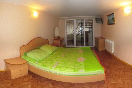 Двухуровневая квартира с уютным интерьером на Академика Королева