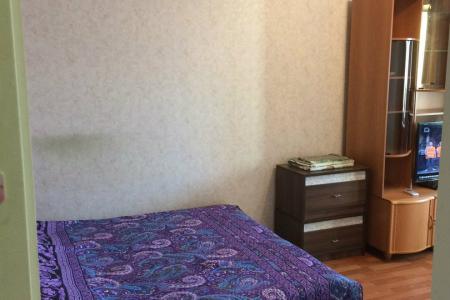 Квартира расположена рядом с центром города в новом микрорайоне Строитель( у Ерофей-Арены)