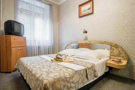 Трехкомнатная квартира эконом-класса для двух пар в центре города