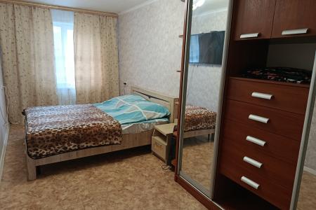 Девушка у парка