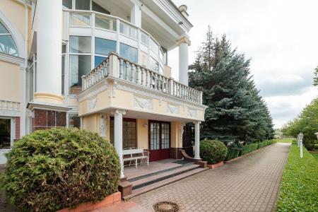 Комплекс с отдельно стоящим рестораном на 180 человек