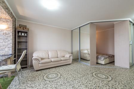 Студия на Достоевской