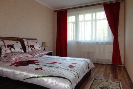 Двухкомнатная квартира в центре, рядом почта, парк, рынок, супермаркет, магазины, администрация,