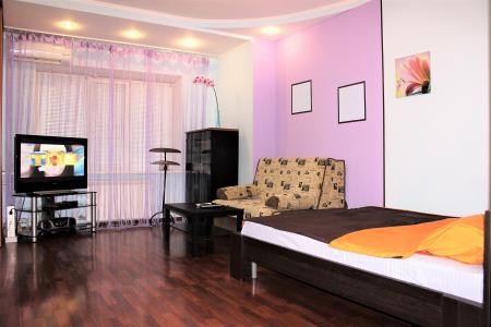 Однокомнатная с евроремонтом в центре ! ! !