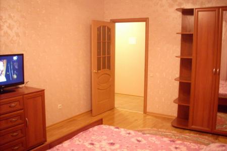1ккв рядом с метро Комендантский проспект