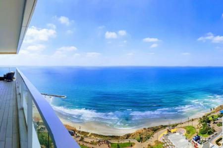 Пентхаус на берегу моря