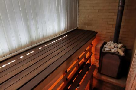 Большой коттедж с банным комплексом в черте города рядом с лесом