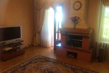 Сдам трехкомнатную кв. в центре Севастополя