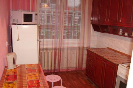 2-ка на 6 спальных мест. У ст.метро Парк Культуры. Центр Автозаводского р-на.