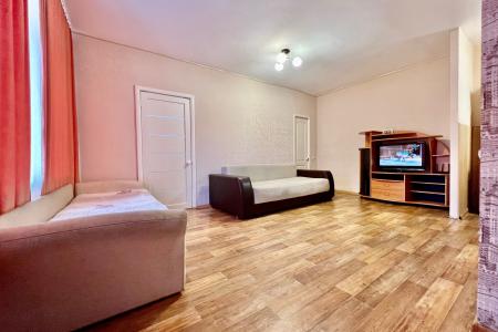 Двухкомнатная квартира на Компросе